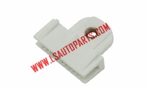 клипса передней двери hiace'05