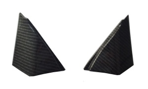 декоративная рамка из углеродного волокна с внутренним треугольником koleos 2017