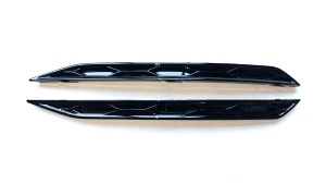 Q3'16 Fog lamp grille stripe/Gloss black /S-LINE